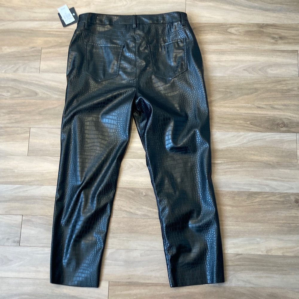 Baccini embossed black beauty pant faux crocodile animal print 10 - Picture 16 of 17
